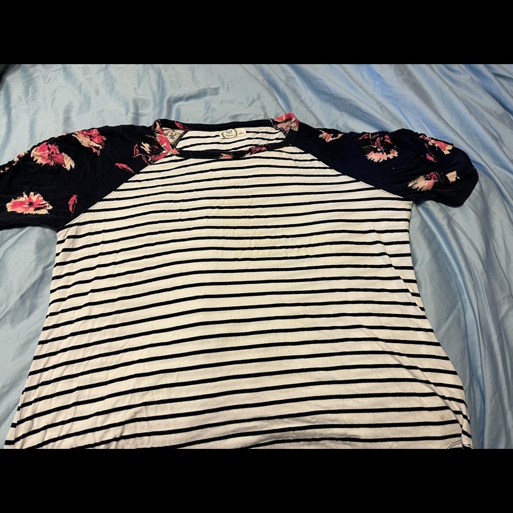 Women’s large Maurice’s 24/7 flowered shirt